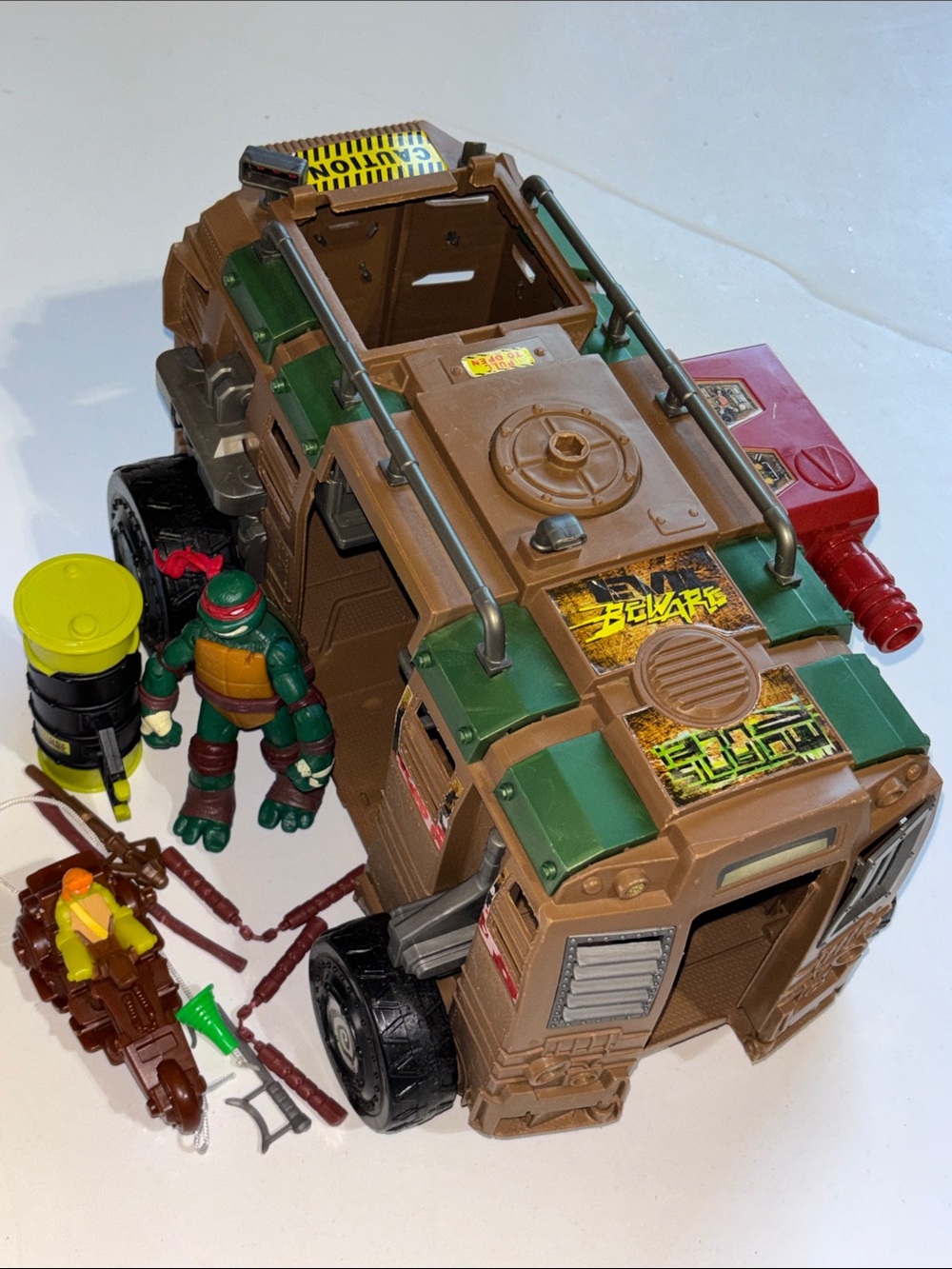 TMNT Shellraiser sewer assault vehicle TMNT RAPHAEL and accessories